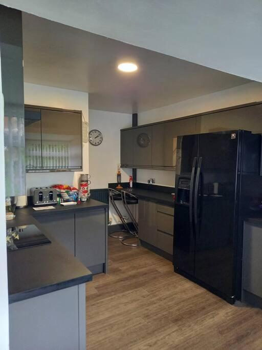 Modernised Home With 2 Bedrooms In Cardiff Kültér fotó